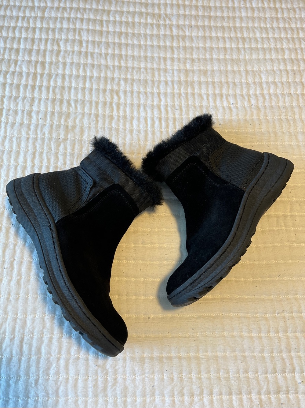 BareTraps Black Faux Fur Cuff Ankle Winter Boots